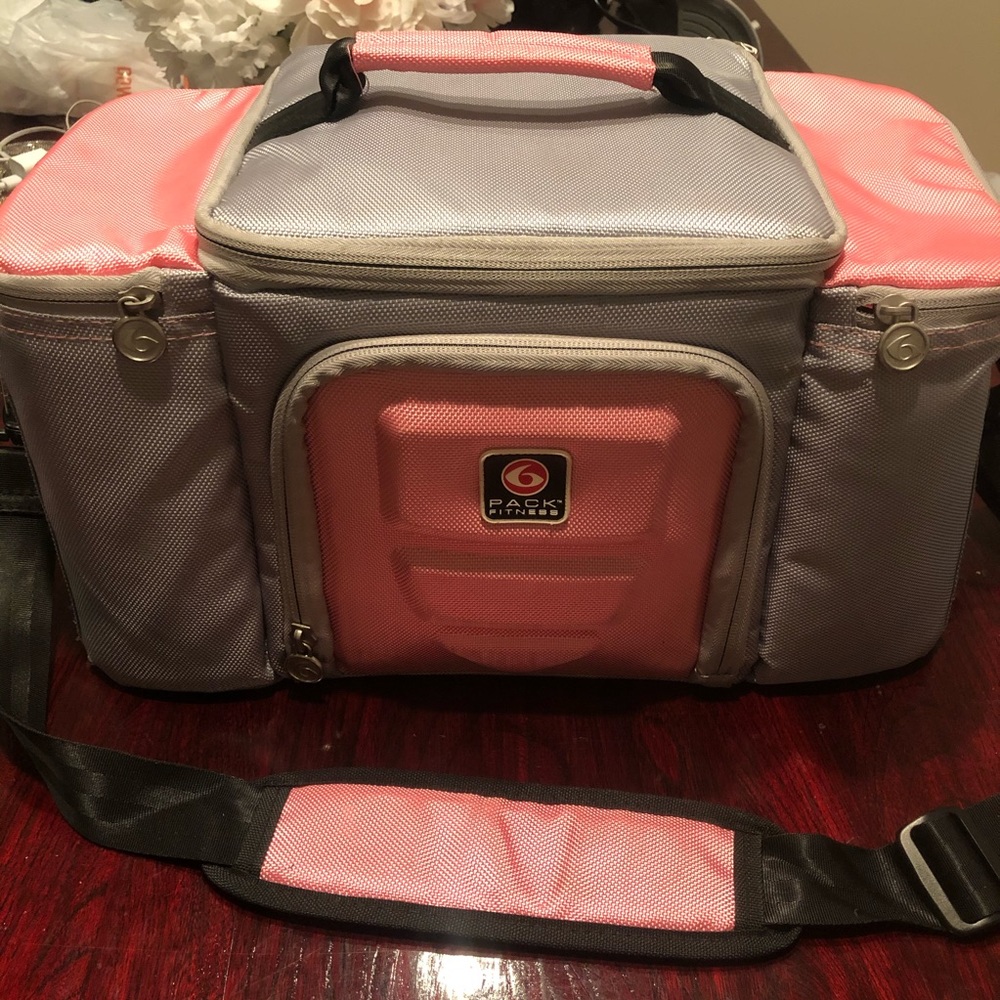 6 Pack Fitness meal prep cooler.